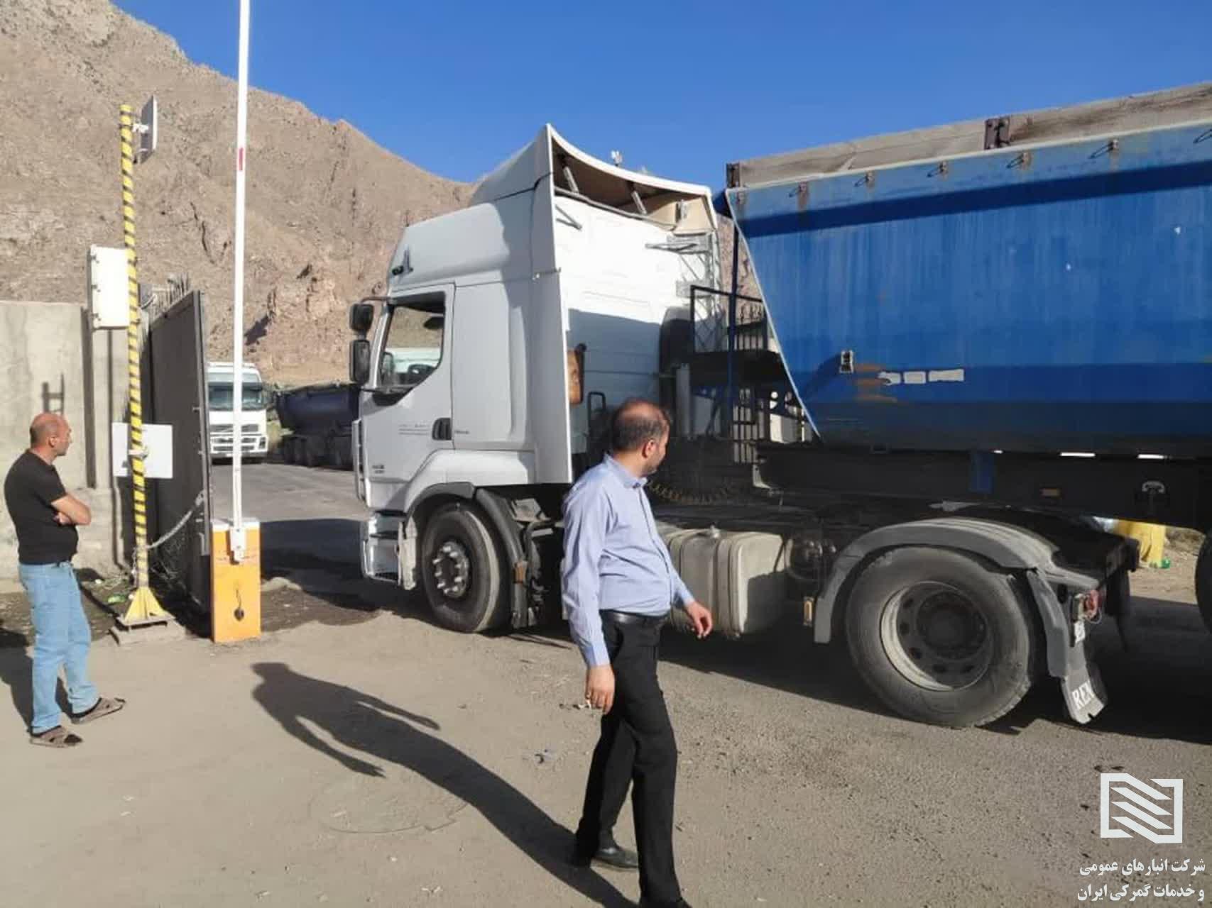 بازدید شبانه مدیرعامل شرکت انبارهای عمومی و خدمات گمرکی جلفا از روند فعالیت‌های عملیاتی پایانه نوردوز 3